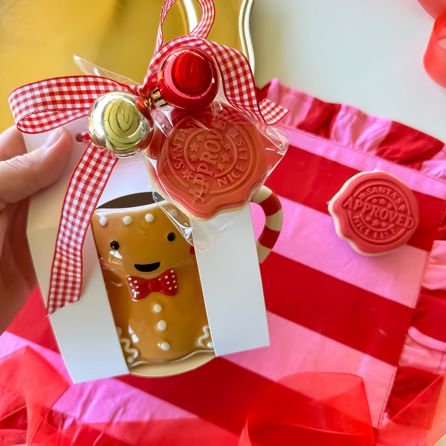 Gingerbread Man Mug & Cookie Gift Set